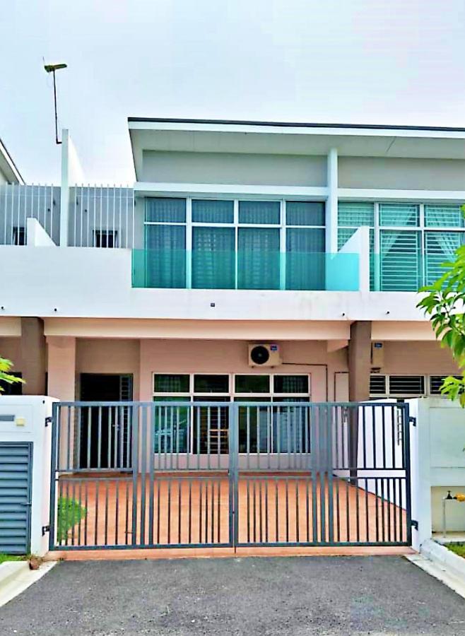 Desaru Cosy Homestay - Near Waterpark, Beach, Rapid -Wifi, Tvbox, Steamboat, Bbq Available Eksteriør bilde